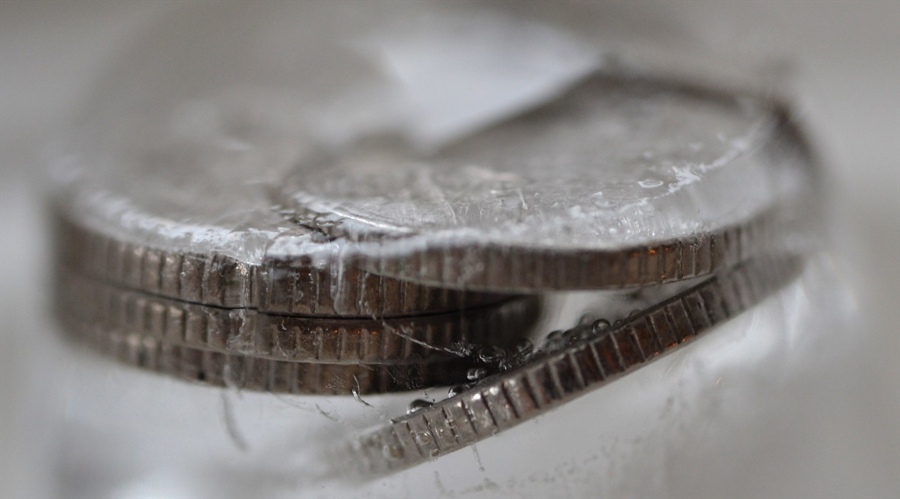 美国高额关税临近，避险需求推动美债收益率下跌